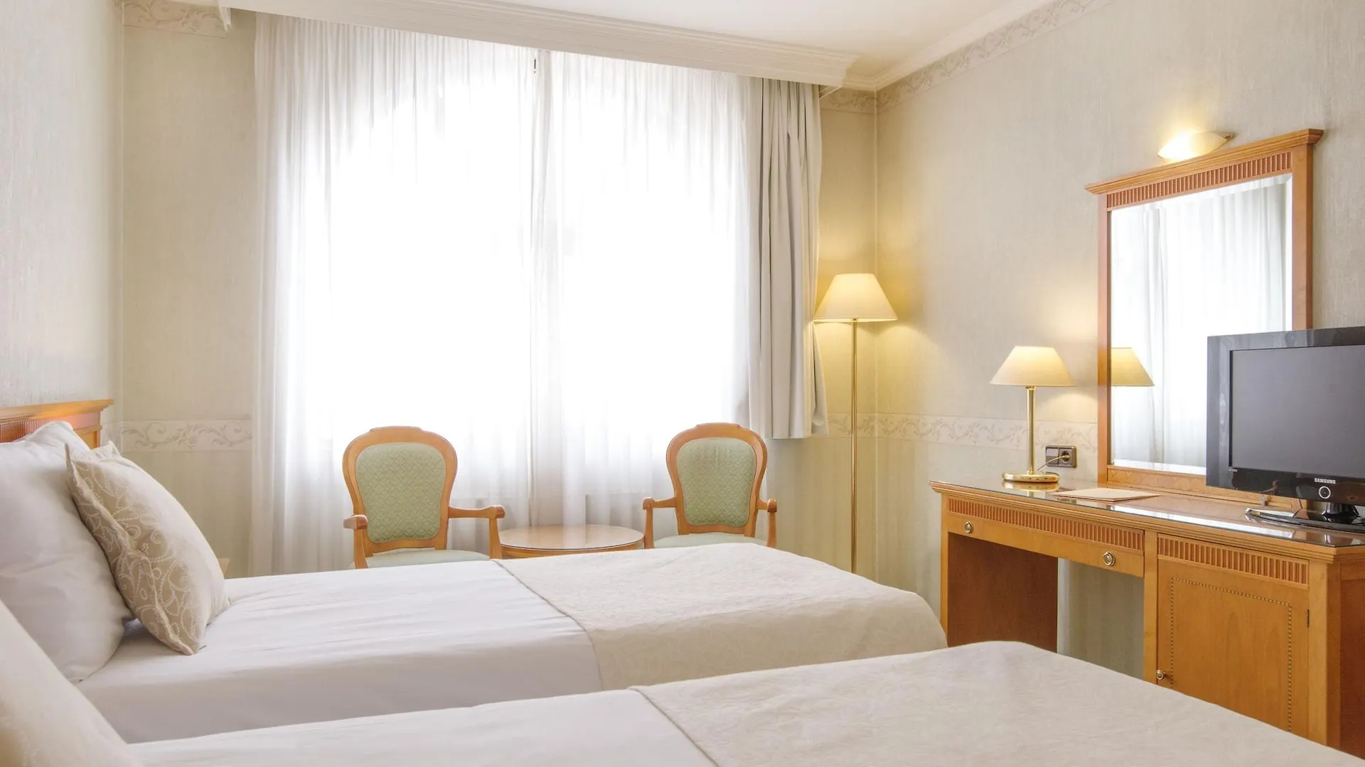 Hotel Downtown - Top Location In The Heart Of Sofia City 4*,