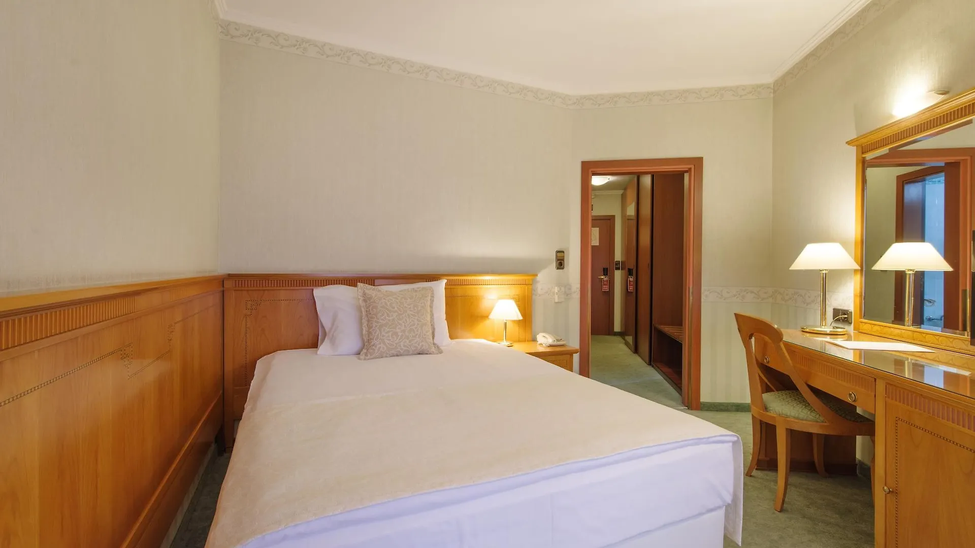 Hotel Downtown - Top Location In The Heart Of Sofia City