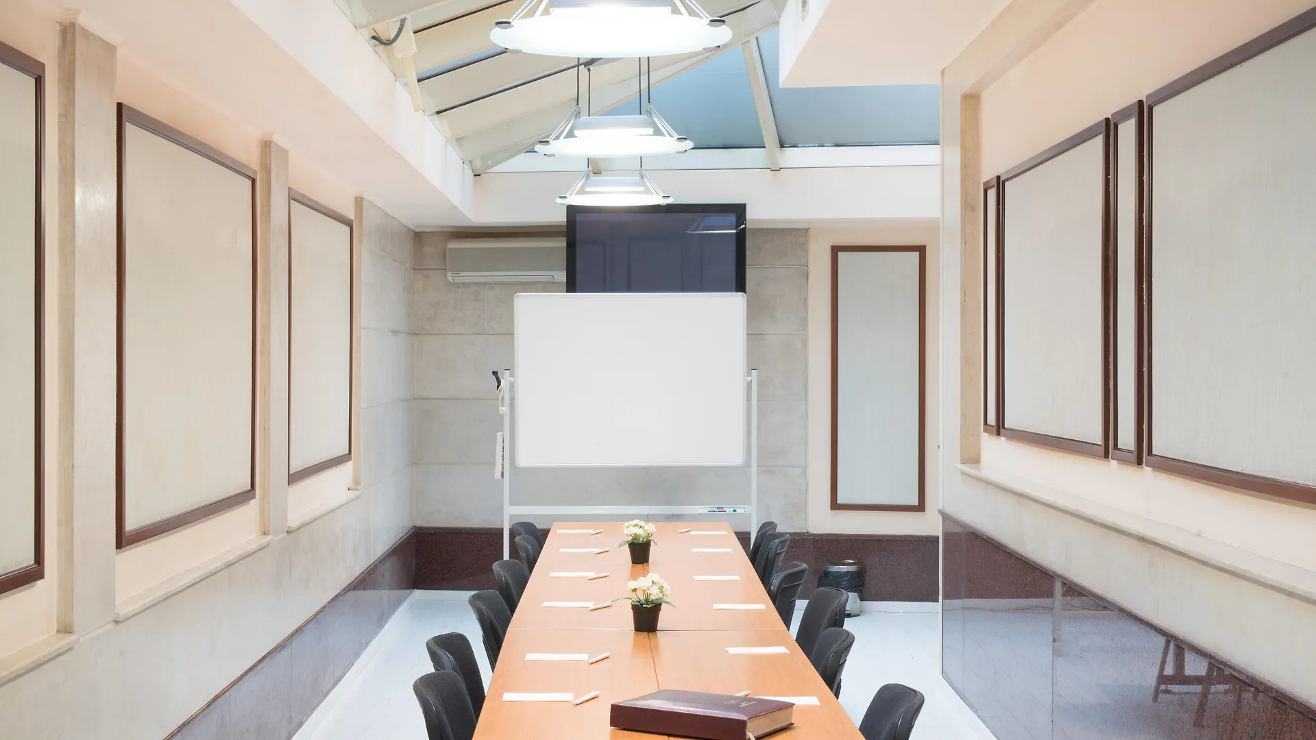 Hotel Downtown - Top Location In The Heart Of Sofia City